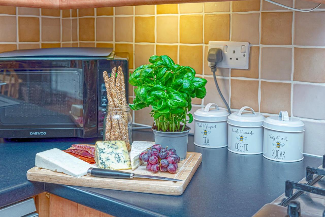Laurel - Pet-Friendly Cottage With Indoor Pool, Hot Tub & Panoramic Snowdonia Views Colwyn Bay Eksteriør billede