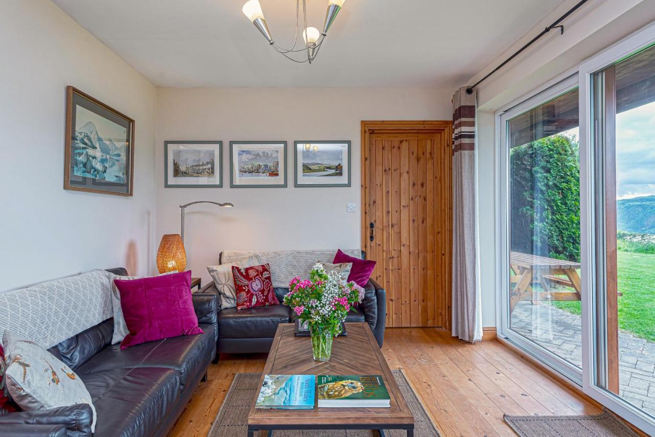 Laurel - Pet-Friendly Cottage With Indoor Pool, Hot Tub & Panoramic Snowdonia Views Colwyn Bay Eksteriør billede