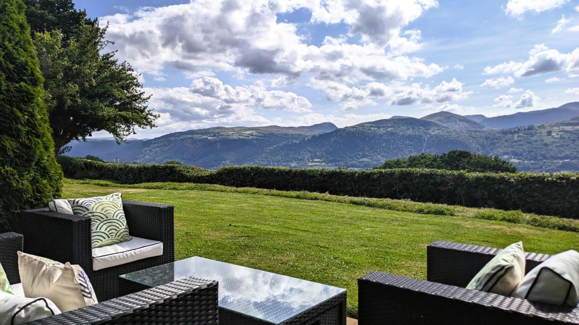 Laurel - Pet-Friendly Cottage With Indoor Pool, Hot Tub & Panoramic Snowdonia Views Colwyn Bay Eksteriør billede