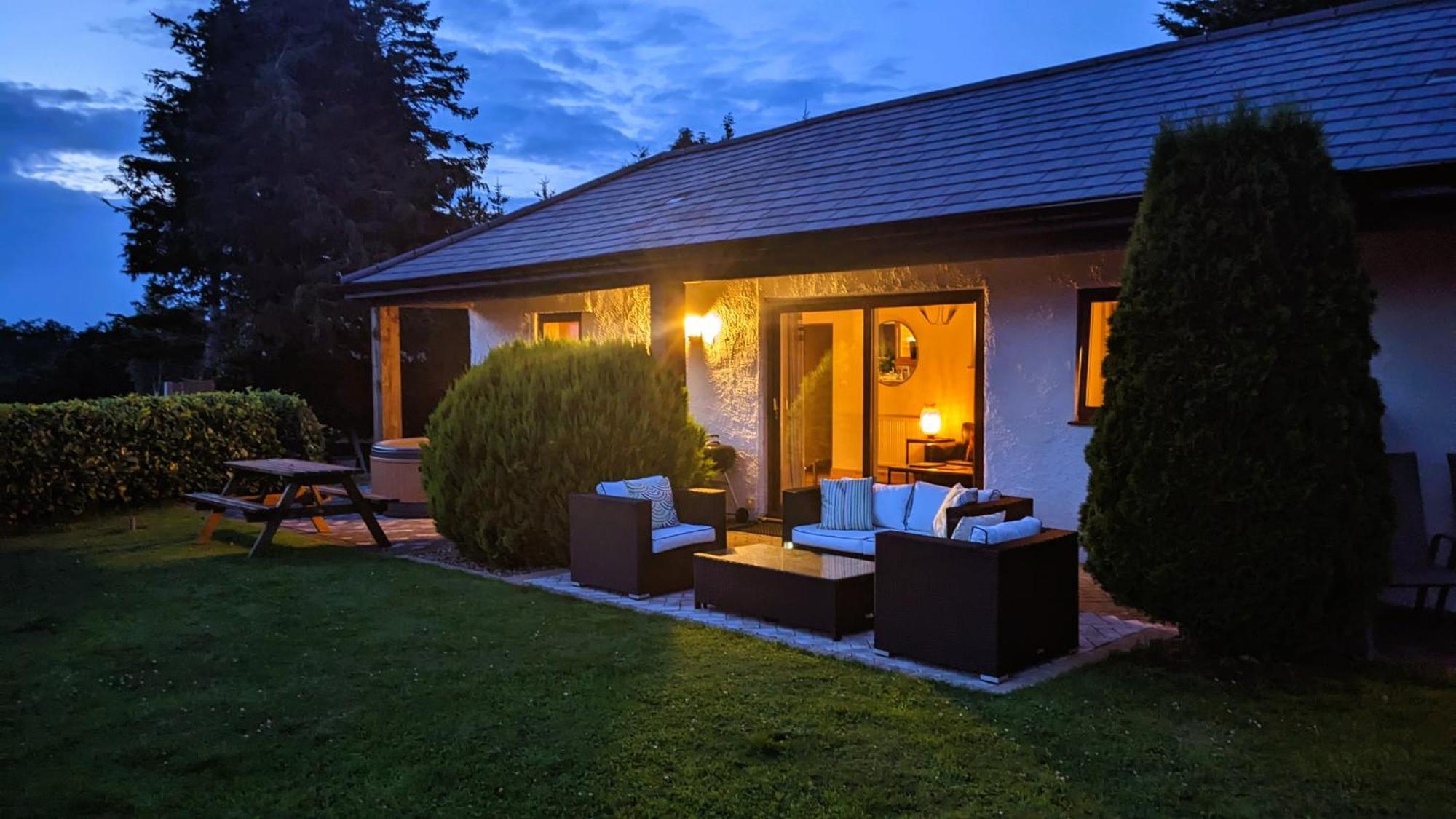 Laurel - Pet-Friendly Cottage With Indoor Pool, Hot Tub & Panoramic Snowdonia Views Colwyn Bay Eksteriør billede